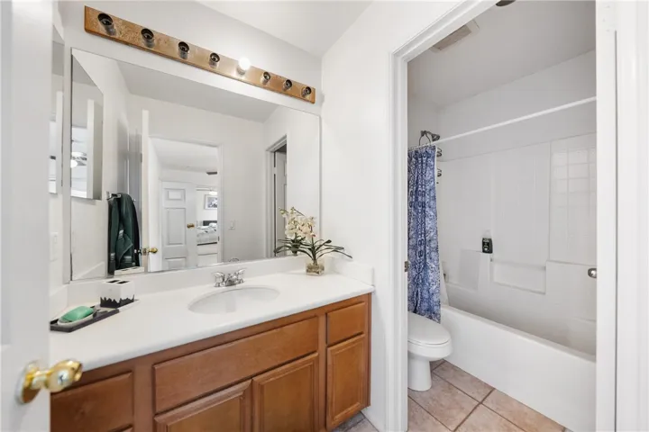 Upstairs full bath 3