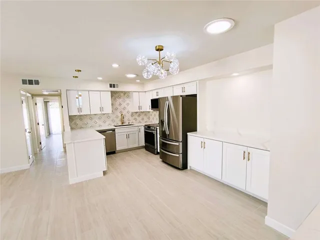 3028 Sunflower Circle E, Palm Springs, California 92262