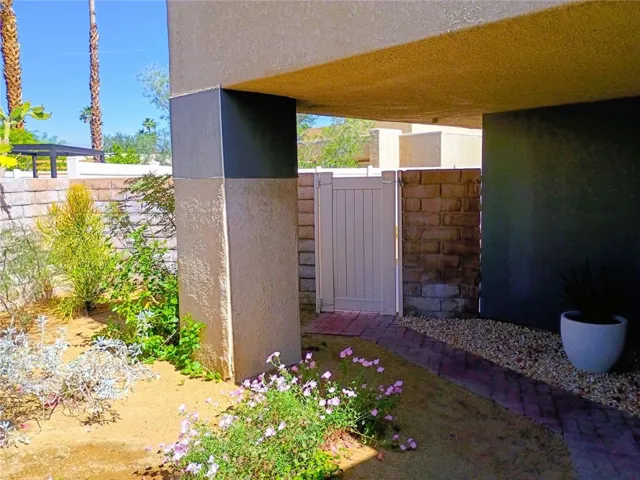 3028 Sunflower Circle E, Palm Springs, California 92262