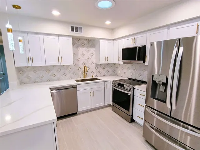 3028 Sunflower Circle E, Palm Springs, California 92262