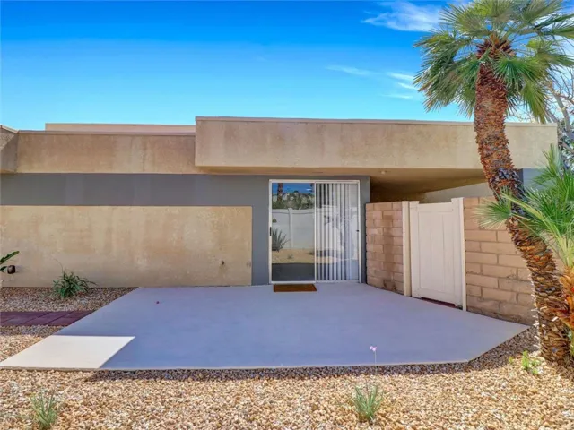 3028 Sunflower Circle E, Palm Springs, California 92262