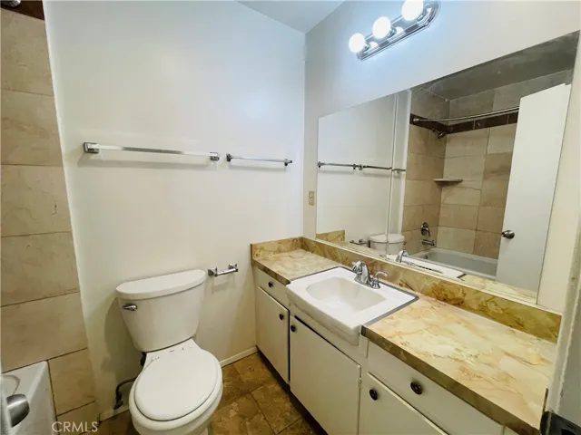 Hall Bathroom Full Bathroom