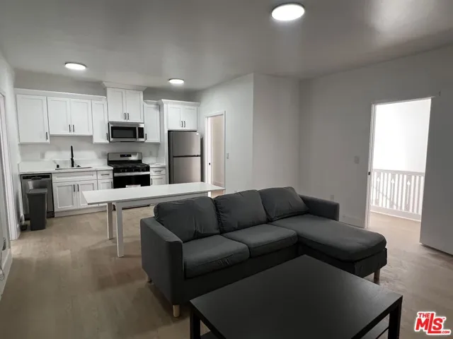 2101 Bonsallo Avenue D, Los Angeles, California 90007