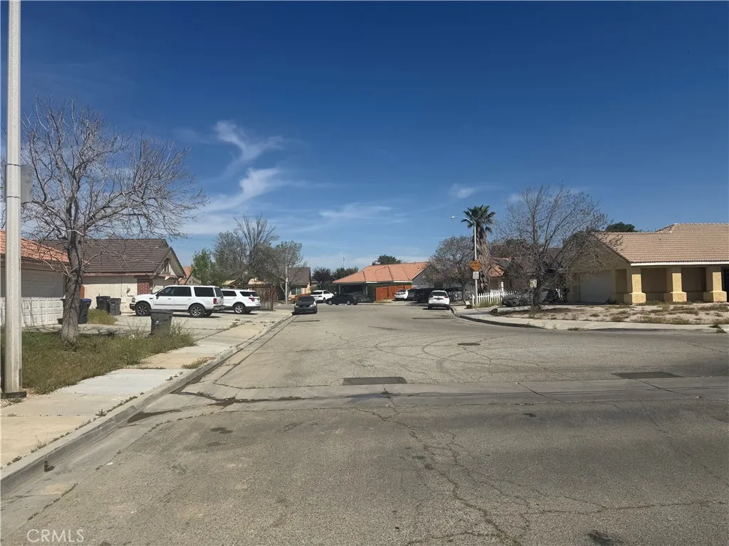 Photo of the street.