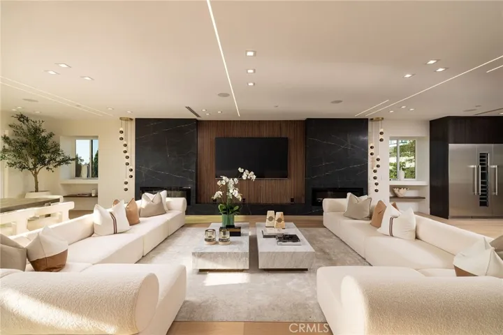 4 Narbonne, Newport Beach, California 92660
