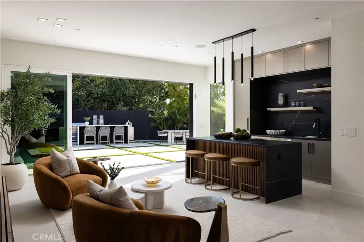4 Narbonne, Newport Beach, California 92660