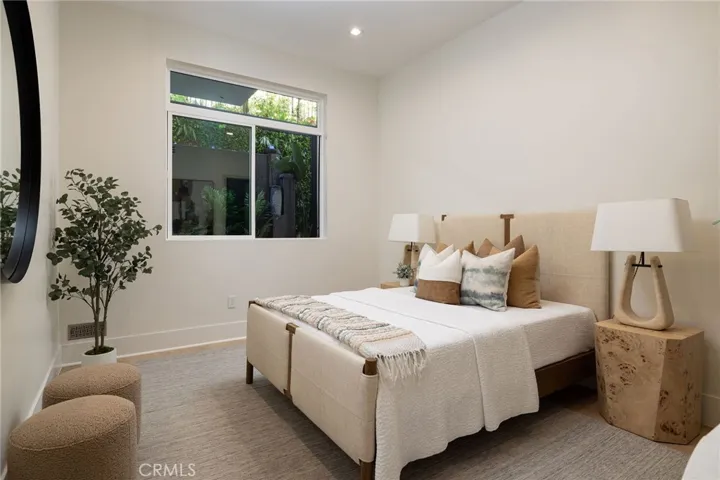 4 Narbonne, Newport Beach, California 92660