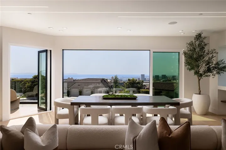 4 Narbonne, Newport Beach, California 92660