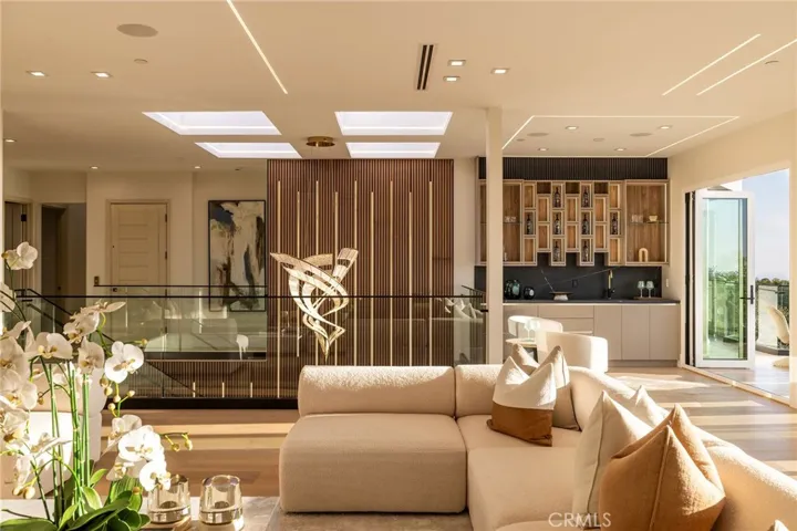 4 Narbonne, Newport Beach, California 92660