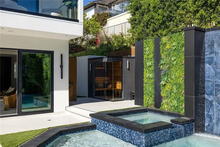 4 Narbonne, Newport Beach, California 92660
