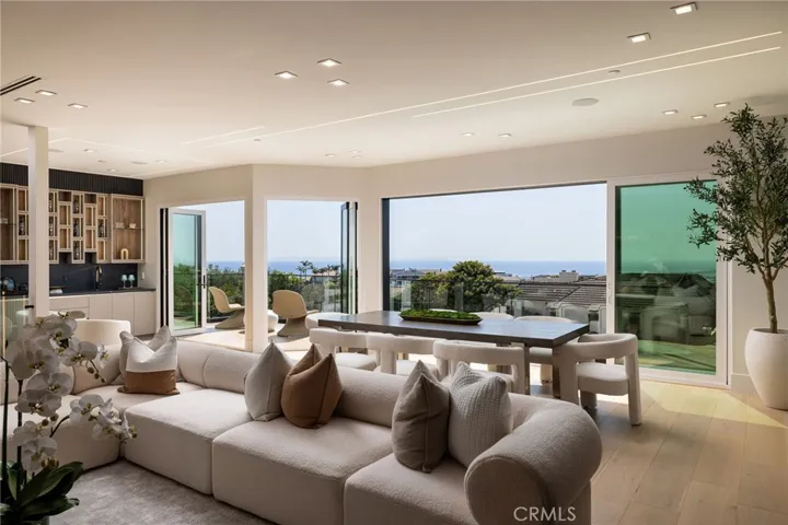 4 Narbonne, Newport Beach, California 92660