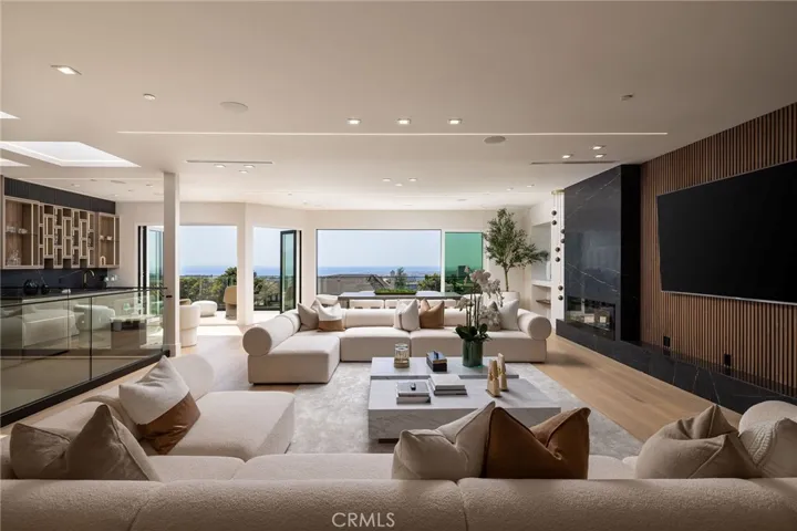 4 Narbonne, Newport Beach, California 92660