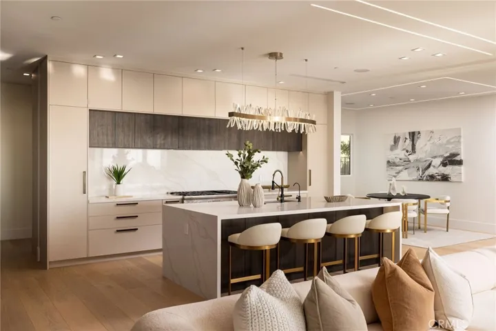 4 Narbonne, Newport Beach, California 92660