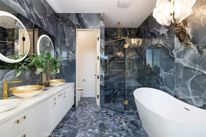 4 Narbonne, Newport Beach, California 92660