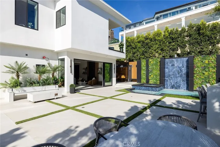 4 Narbonne, Newport Beach, California 92660