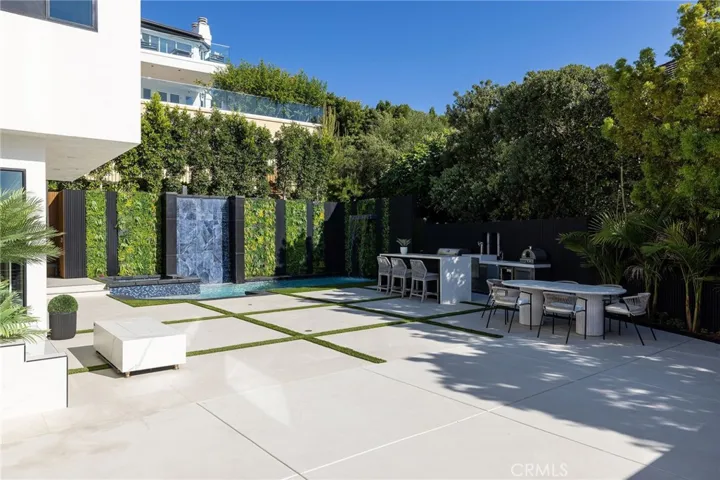 4 Narbonne, Newport Beach, California 92660