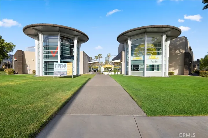 555 Rockefeller, Irvine, California 92612