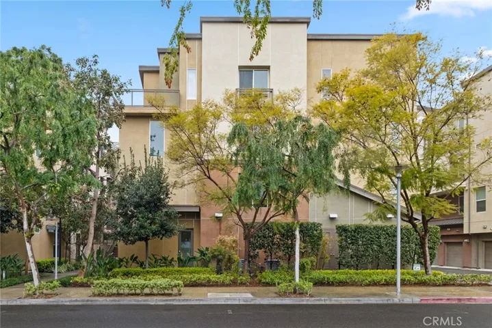555 Rockefeller, Irvine, California 92612