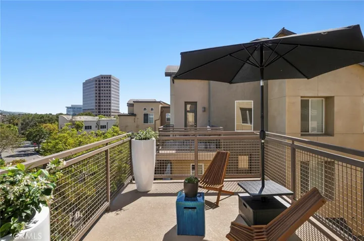 555 Rockefeller, Irvine, California 92612