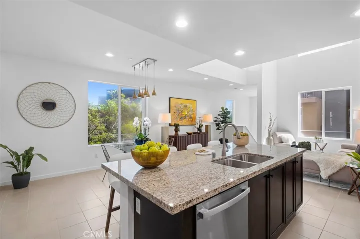 555 Rockefeller, Irvine, California 92612