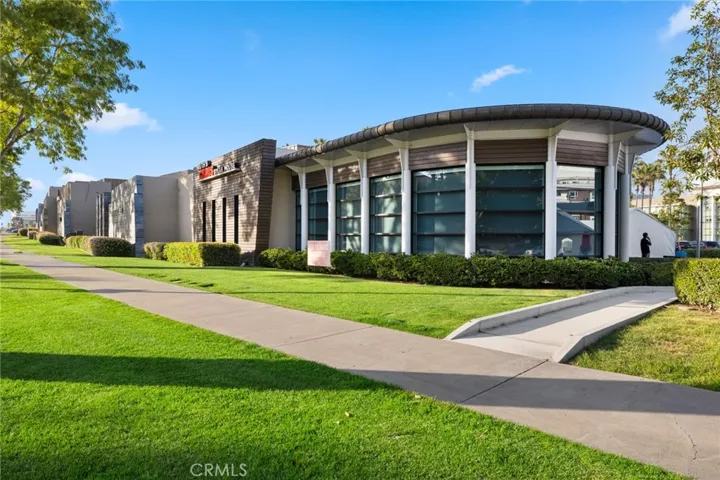 555 Rockefeller, Irvine, California 92612