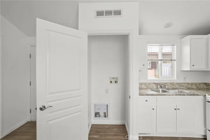 7650 Balboa Boulevard 43, Van Nuys, California 91406