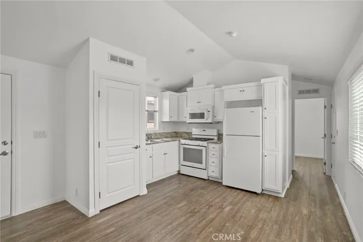 7650 Balboa Boulevard 43, Van Nuys, California 91406