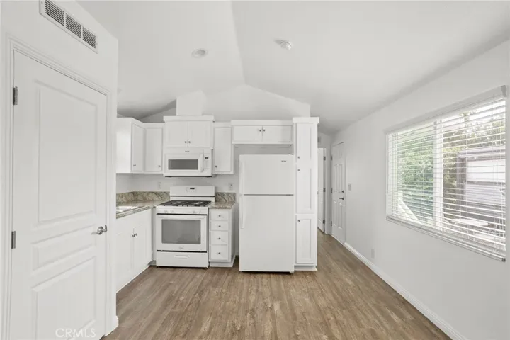 7650 Balboa Boulevard 43, Van Nuys, California 91406
