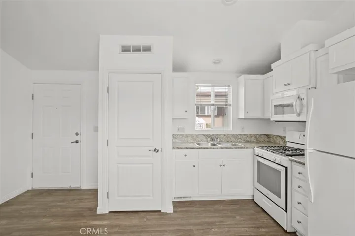 7650 Balboa Boulevard 43, Van Nuys, California 91406