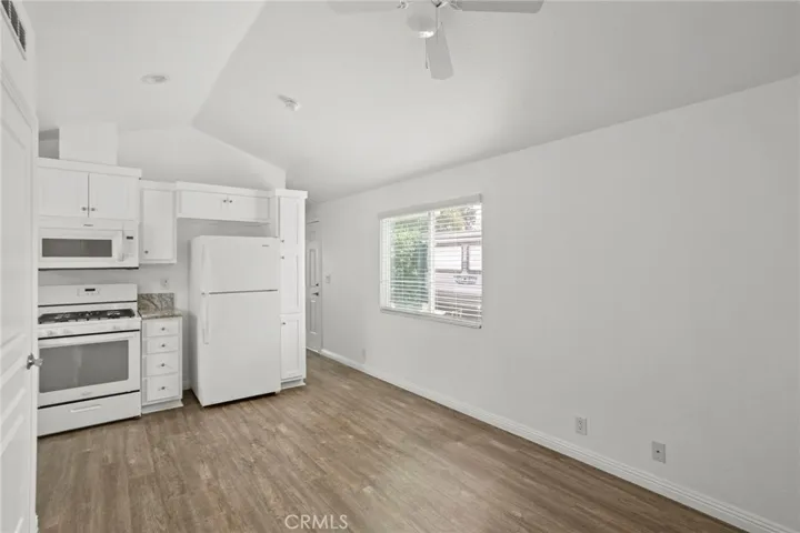7650 Balboa Boulevard 43, Van Nuys, California 91406