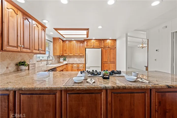 Kitchen and Breakfast Bar