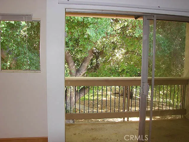 VIEW! CREEKSIDE LOCATION!