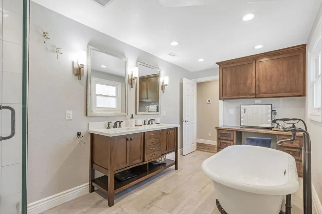 Upstairs Bathroom