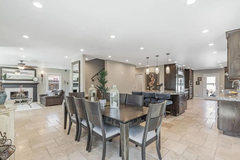 Dining Area - Island View