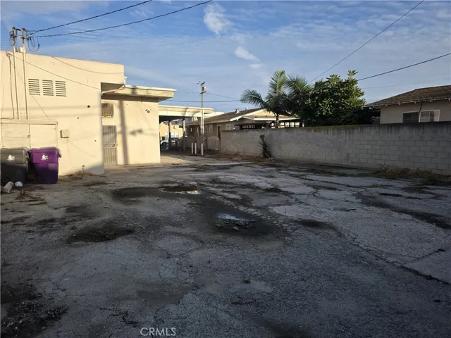 Exterior Rear/Parking 2