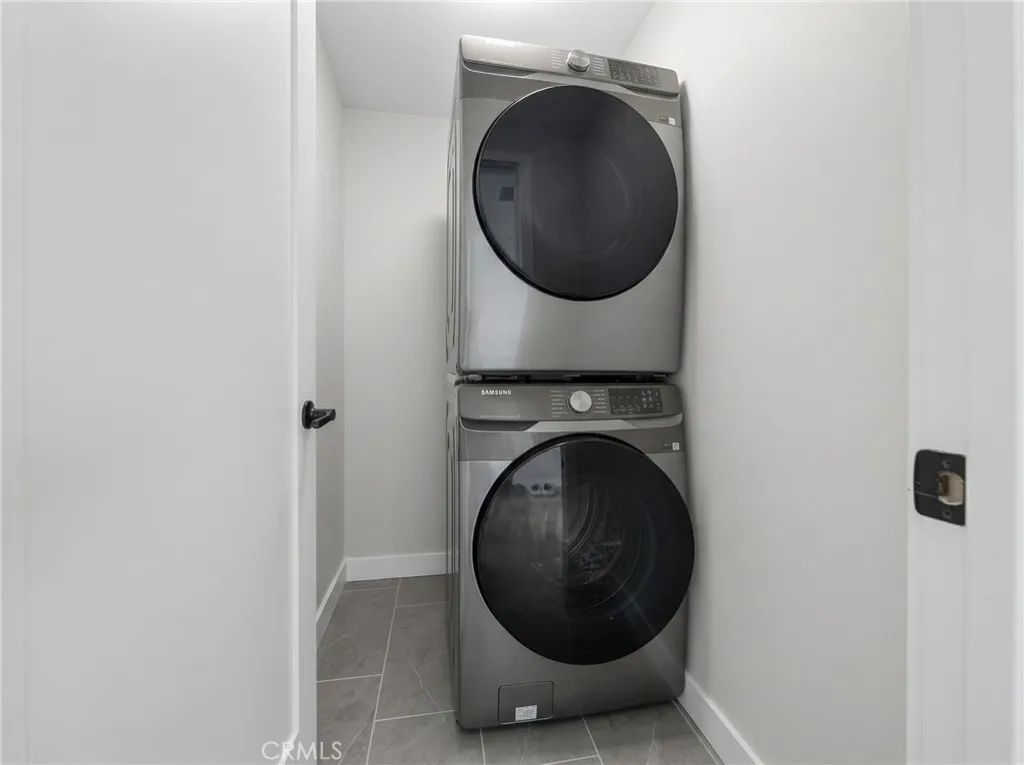 LAUNDRY CLOSET