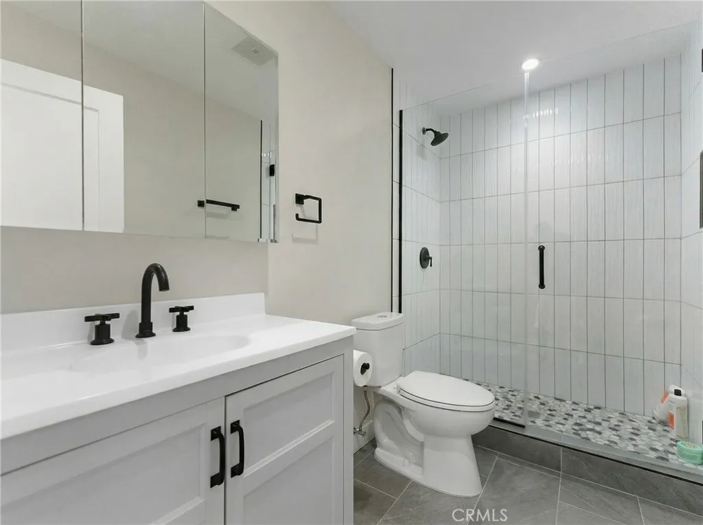 BATH 2 (2ND FLOOR)