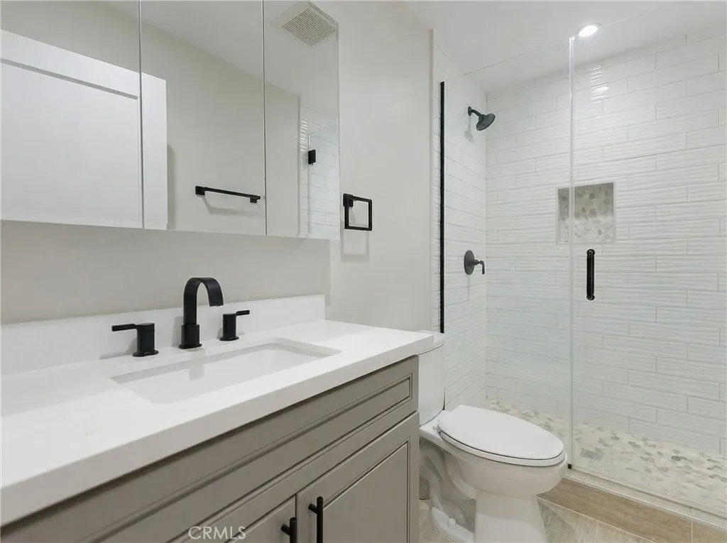 BATHROOM SECOND FLOOR