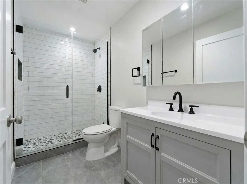 BATH 2 (2ND FLOOR)