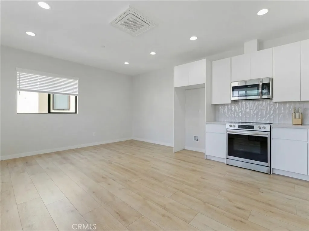 LIVING ROOM/KITCHEN