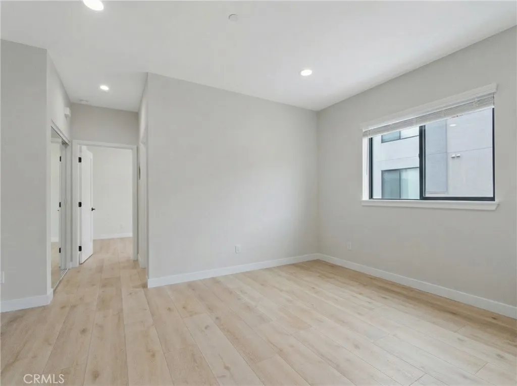 LIVING ROOM AREA
