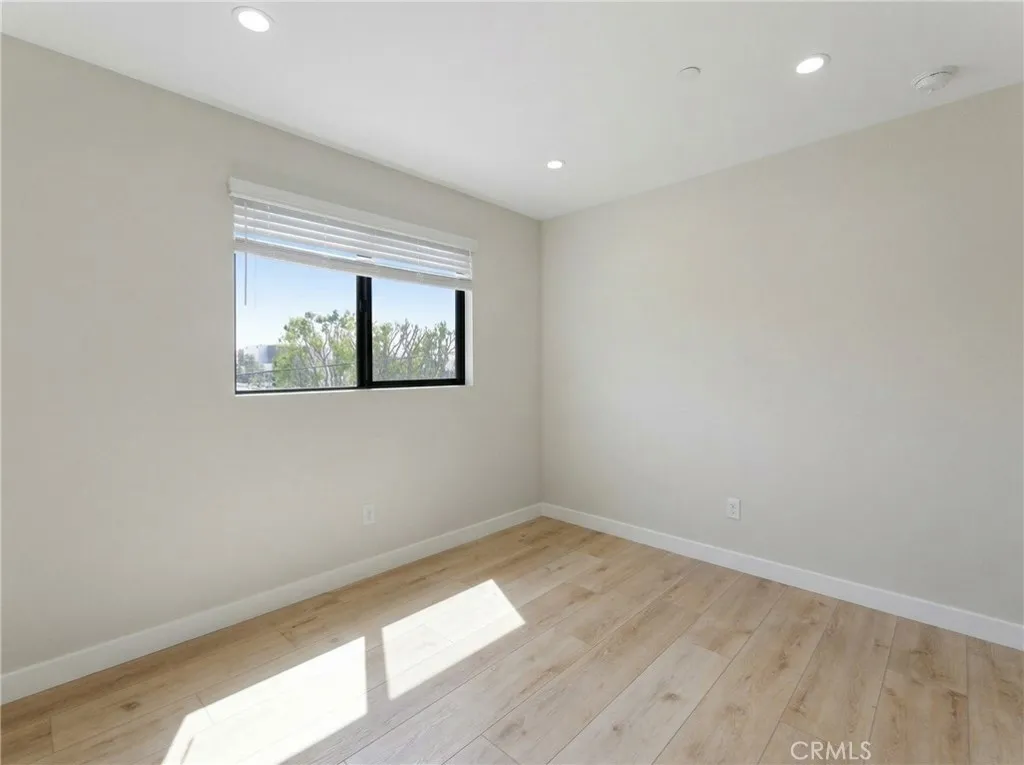 BEDROOM 2 (3RD FLOOR)