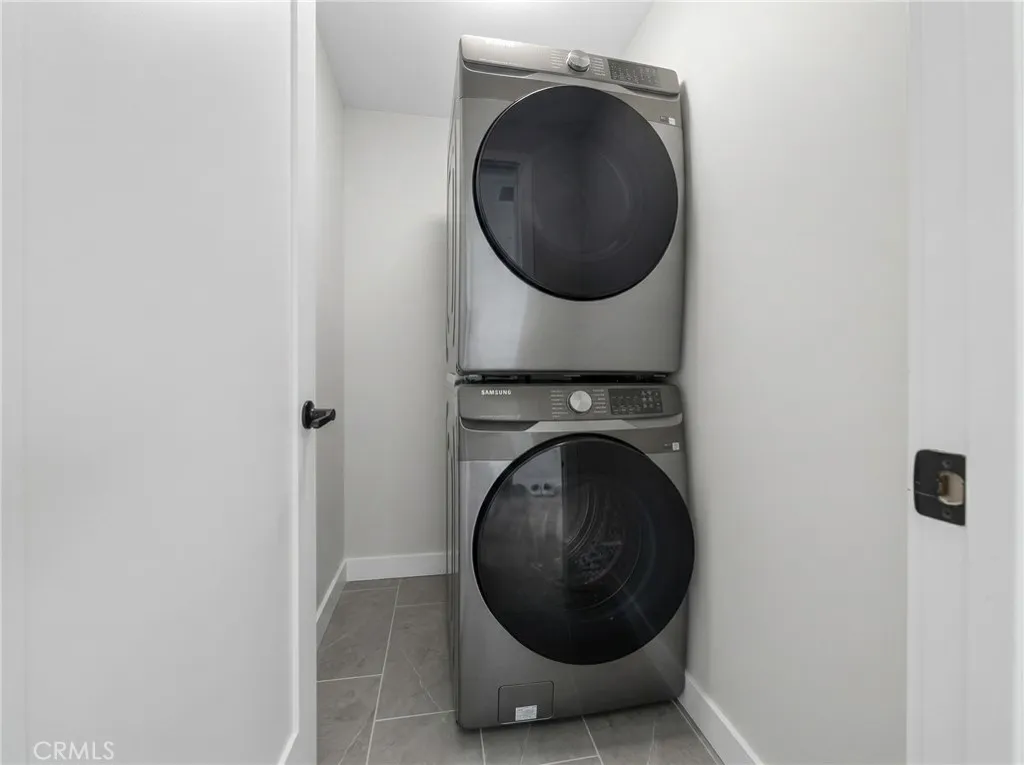LAUNDRY CLOSET