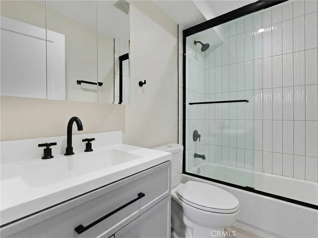 BATH1 (1ST FLLOR)