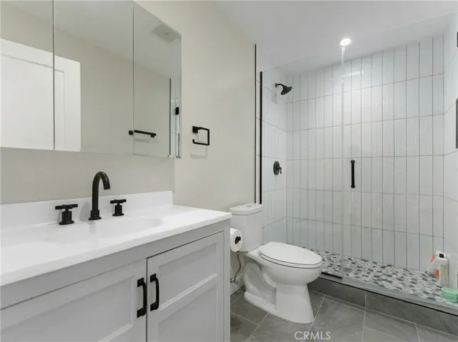BATH 2 (2ND FLOOR)