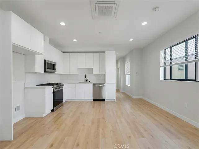 KITCHEN AND DINNING