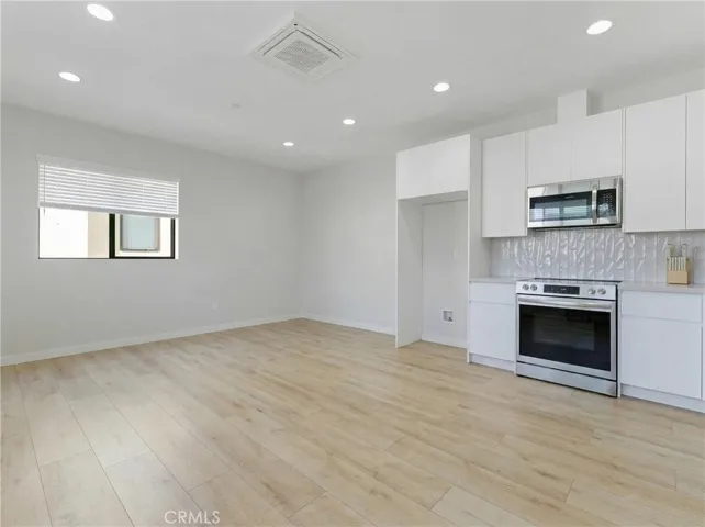 LIVING ROOM/KITCHEN