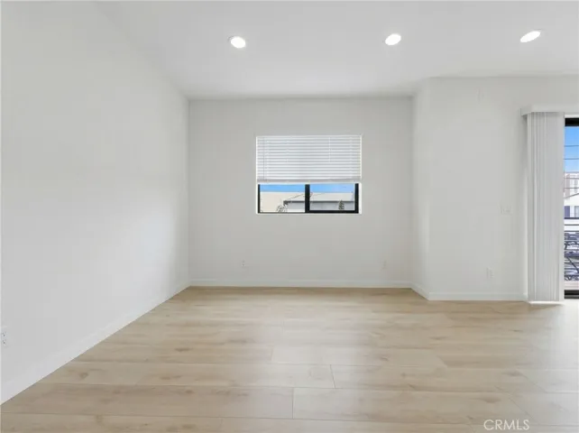 LIVING ROOM AREA