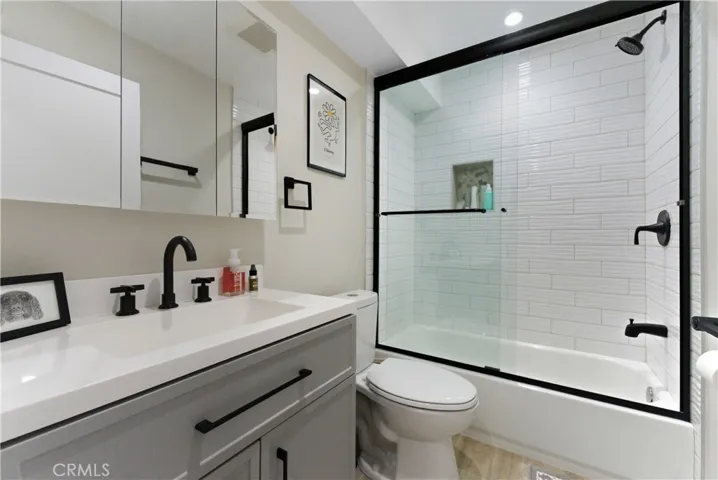 3RD BATH (1ST FLOOR)