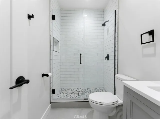 BATH 3 93RD FLOOR)